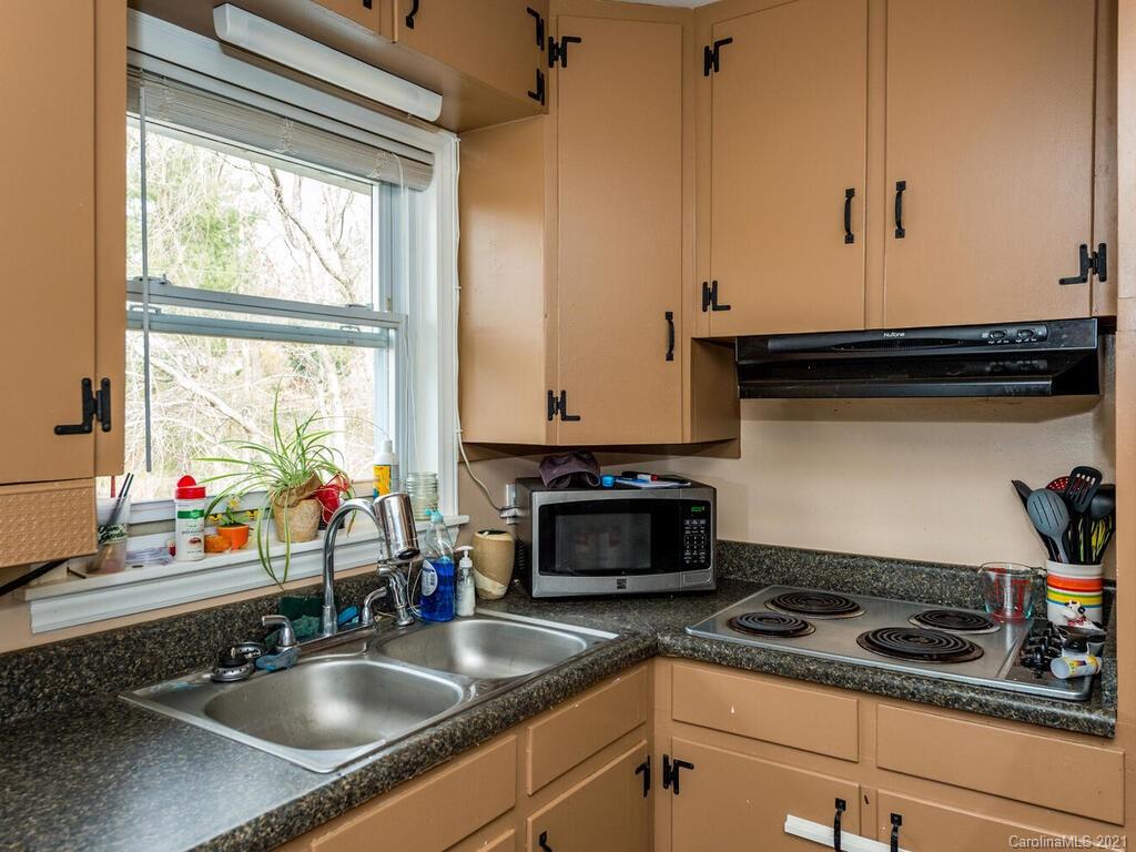 8 Nixon Terrace Asheville NC 28805