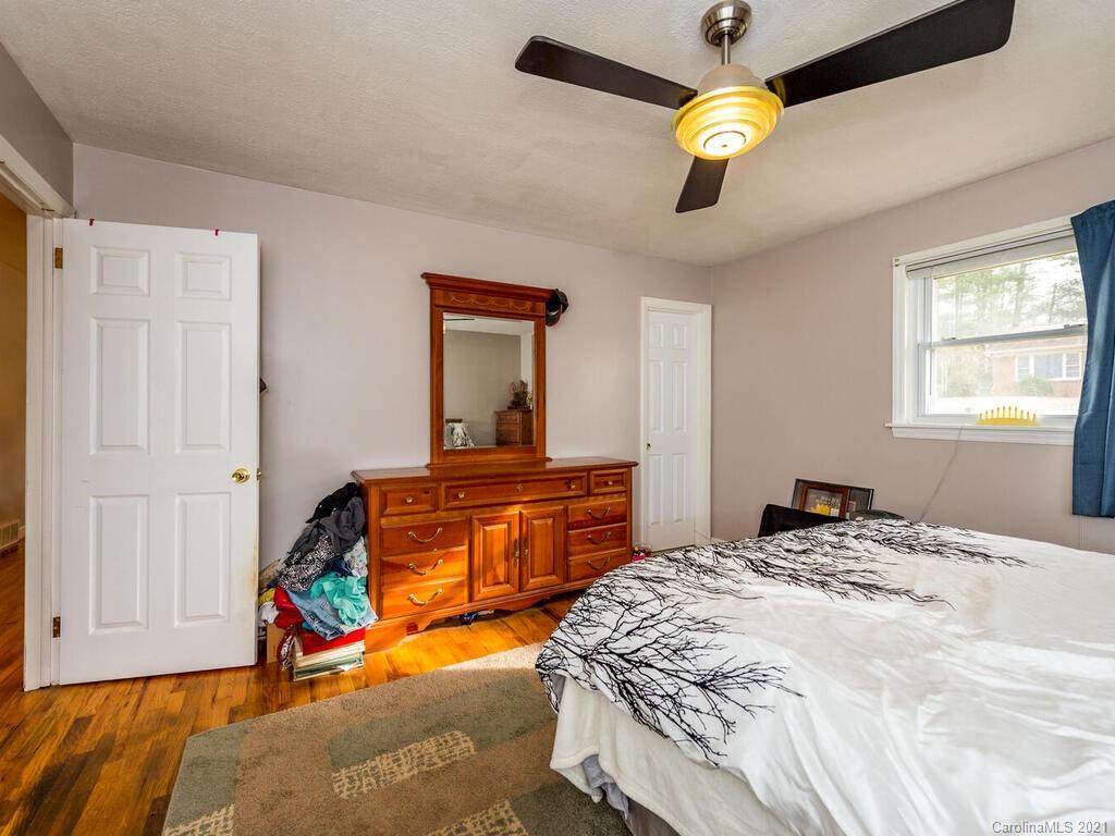 8 Nixon Terrace Asheville NC 28805