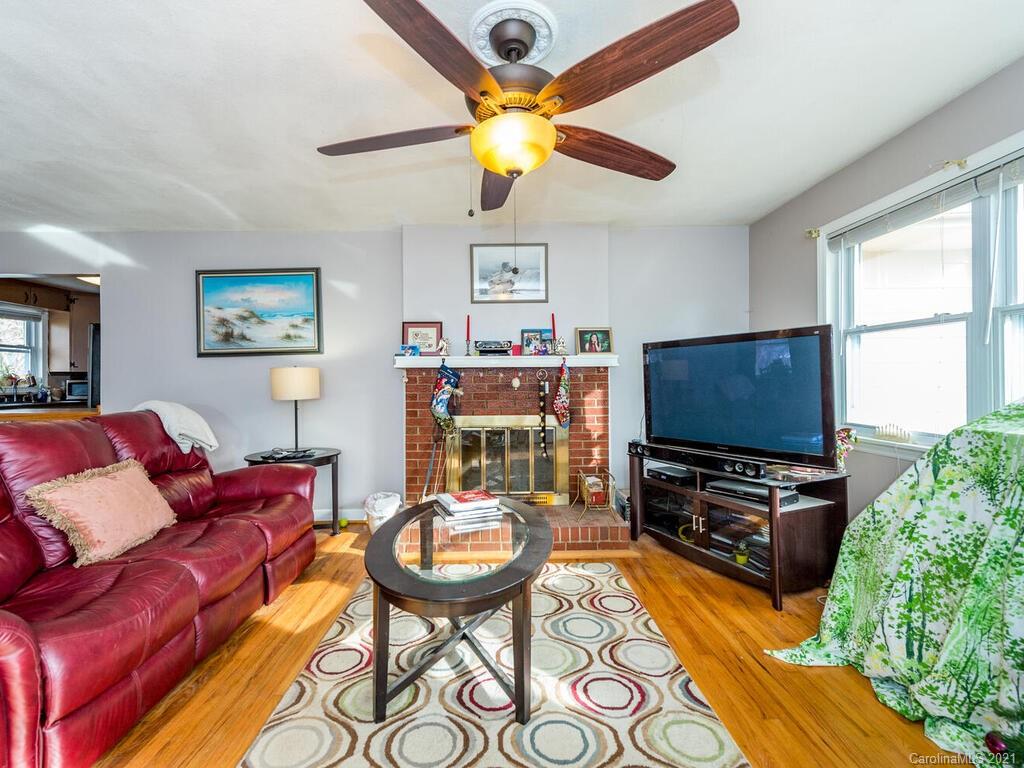 8 Nixon Terrace Asheville NC 28805