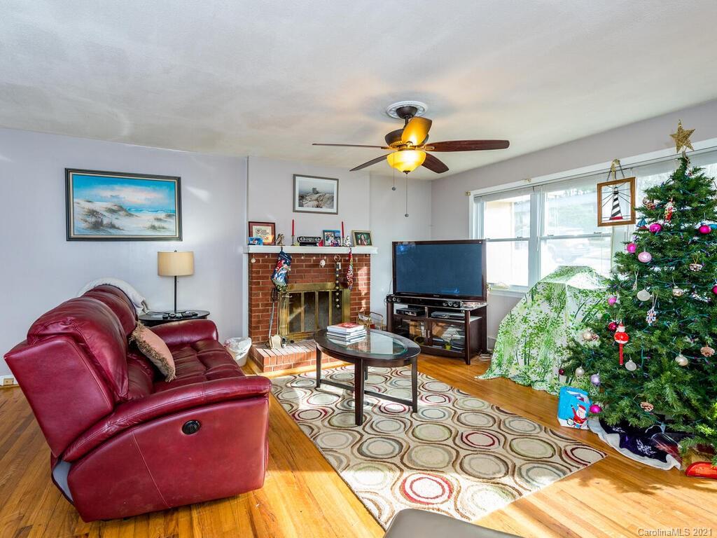 8 Nixon Terrace Asheville NC 28805