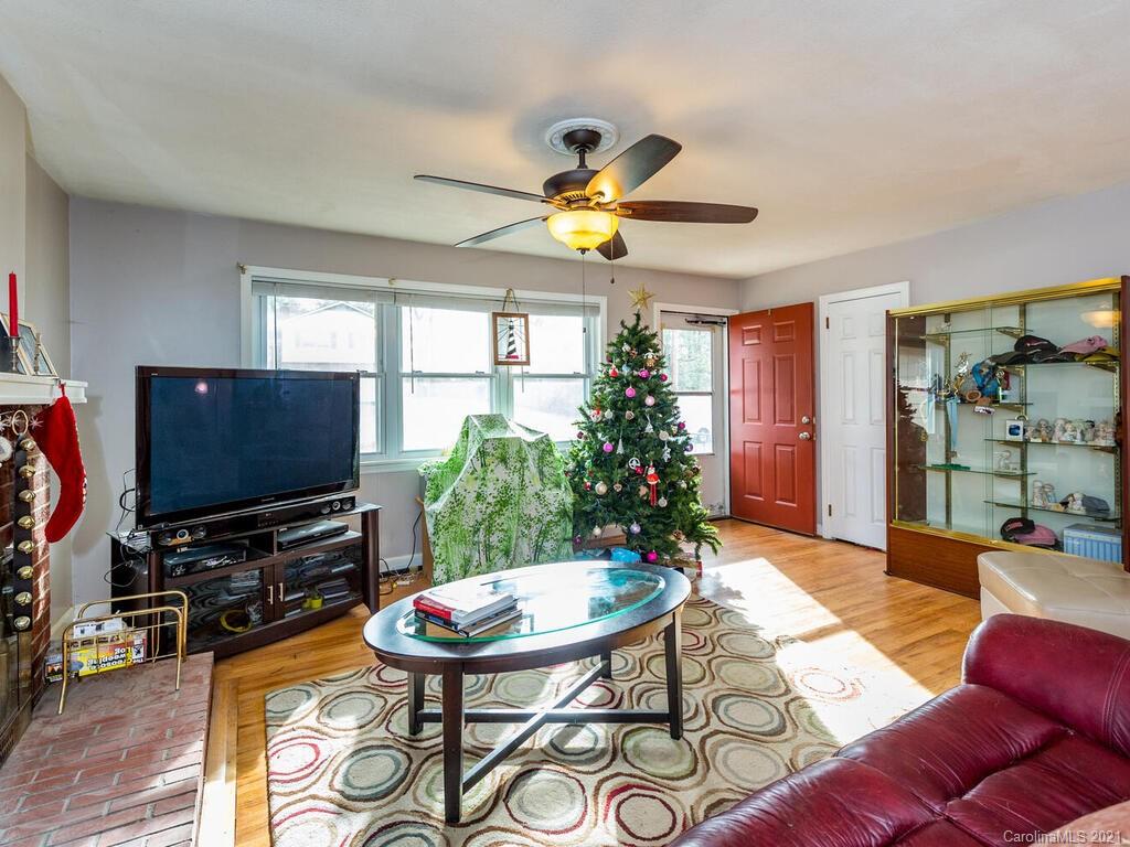 8 Nixon Terrace Asheville NC 28805