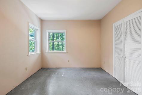 36 Macedonia West Drive Saluda NC 28773