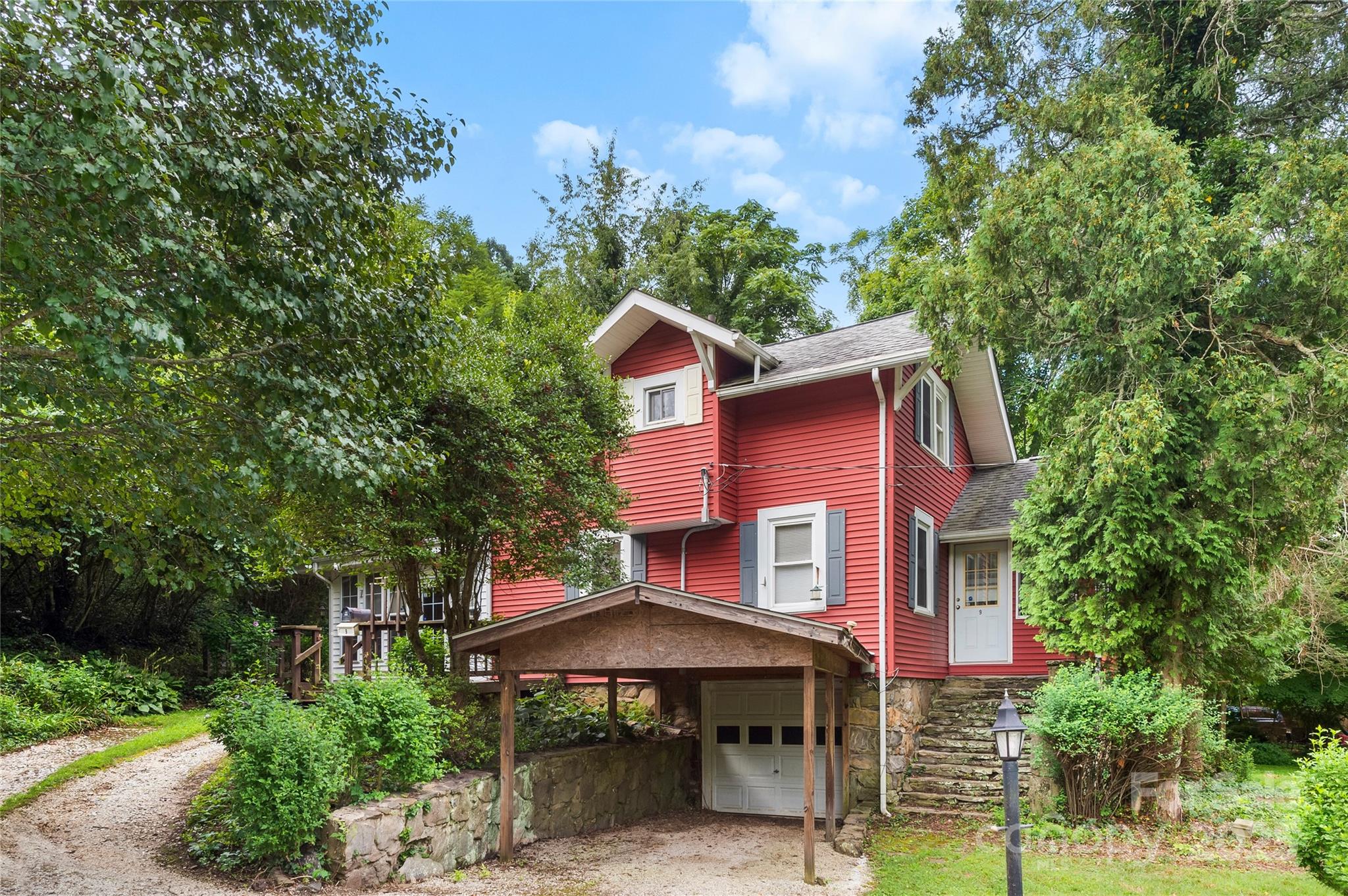 9 Arco Road Asheville NC 28805