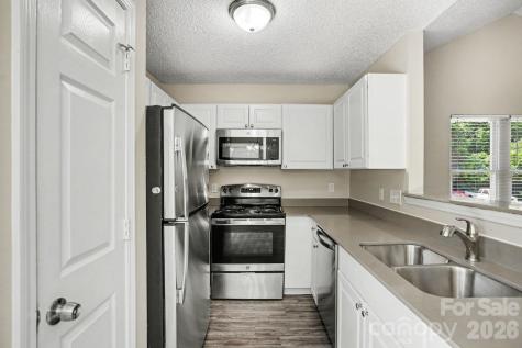 1610 Forest Stream Court Charlotte NC 28213