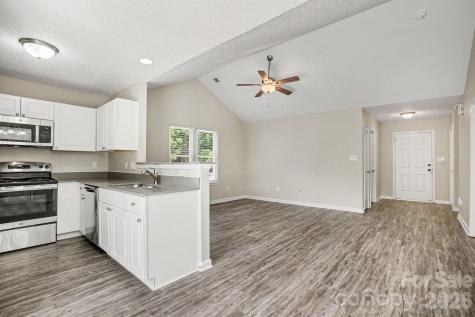 1610 Forest Stream Court Charlotte NC 28213