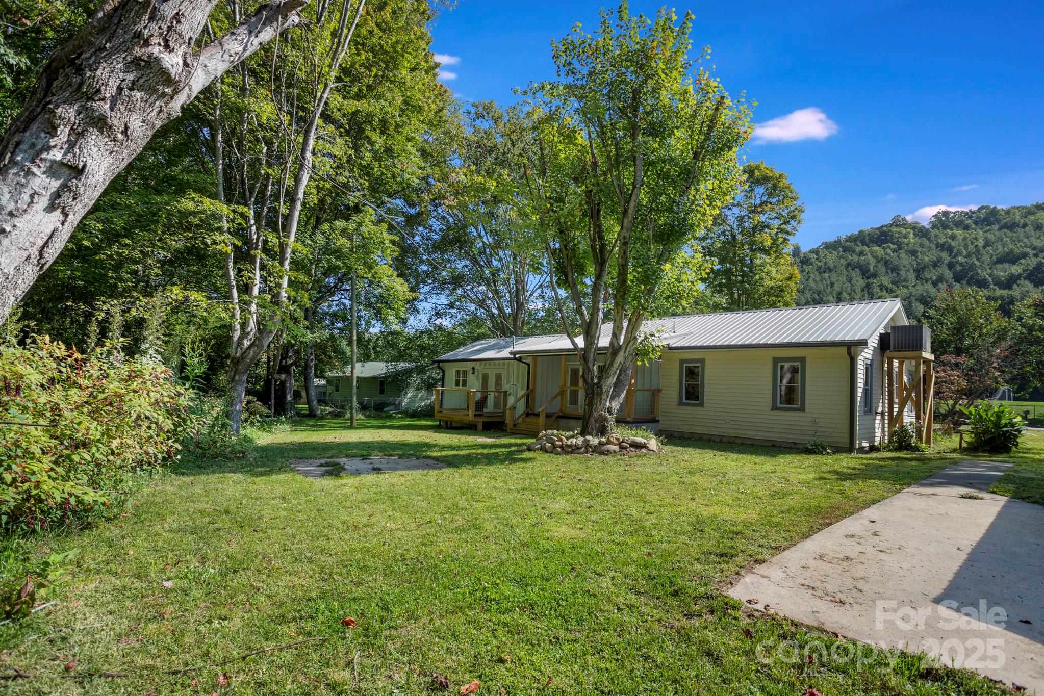 1808 Allens Creek Road Waynesville NC 28786