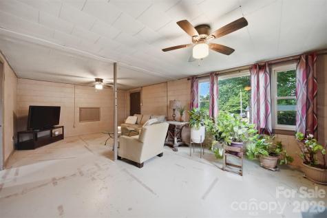 1329 33rd Street SE Conover NC 28613