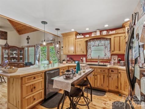 80 Ferguson Lane Bakersville NC 28705