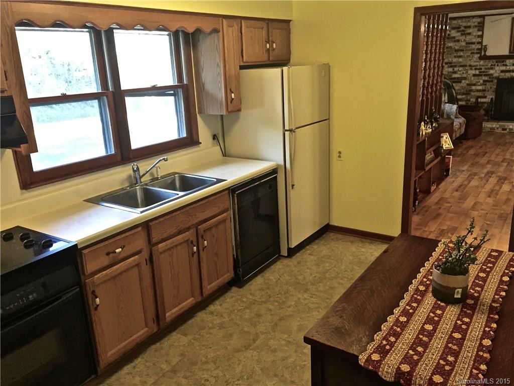 1445 Prices Creek Road Burnsville NC 28714