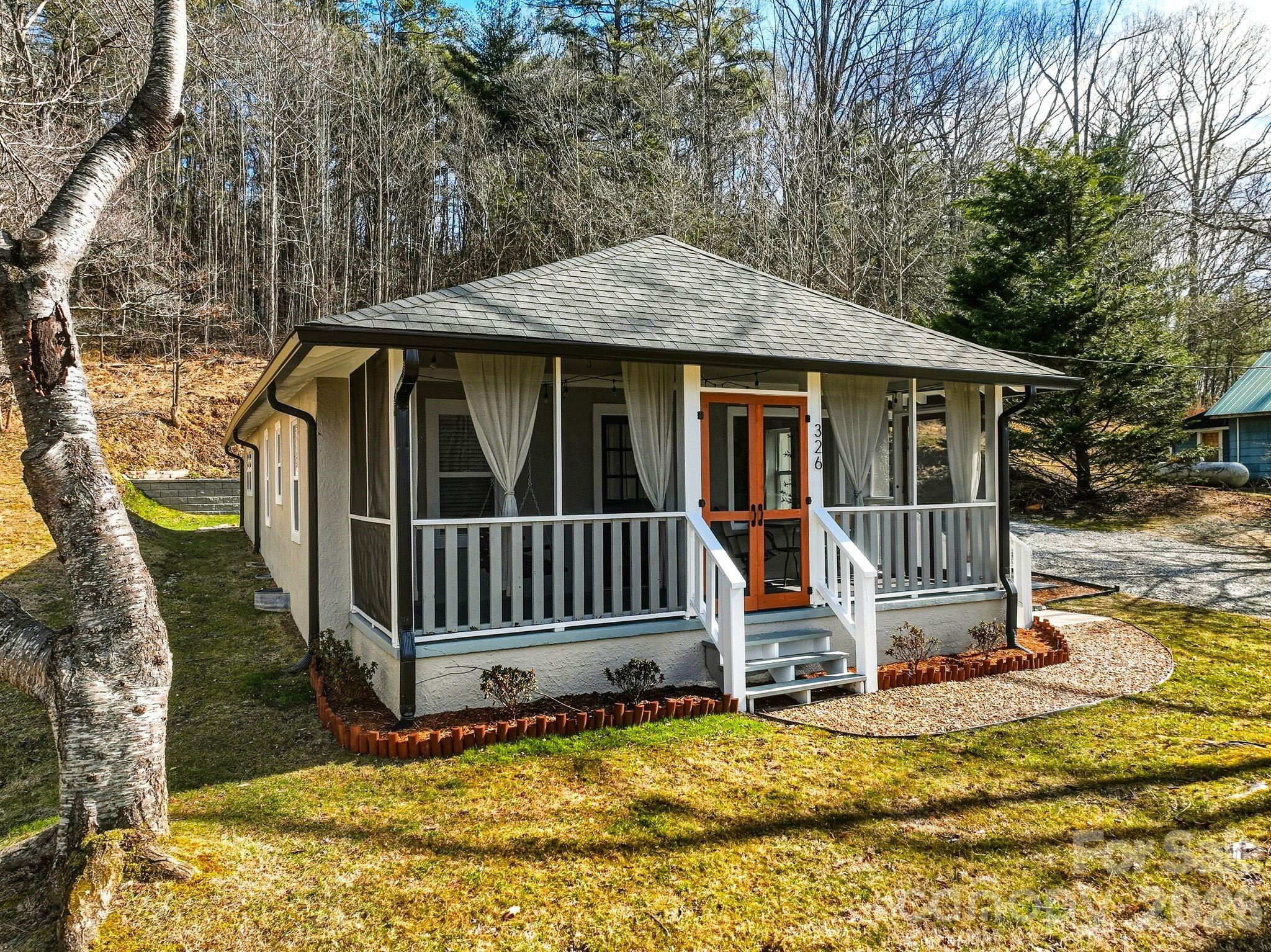 326 Lyndhurst Drive Hendersonville NC 28971