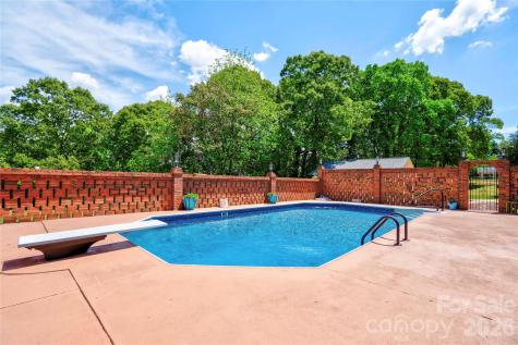 176 Knollwood Drive Forest City NC 28043