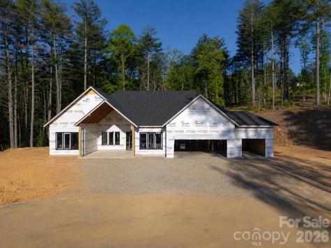 83 Mont Clair Trail Horse Shoe NC 28742