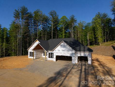 83 Mont Clair Trail Horse Shoe NC 28742