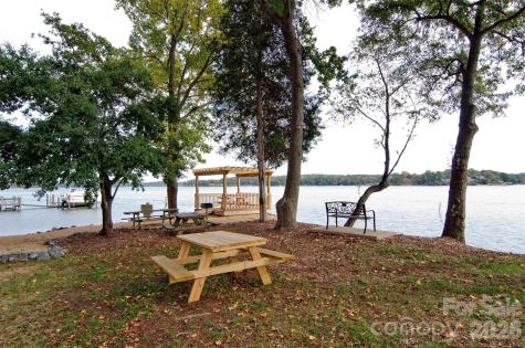 6 Honeysuckle Woods Lake Wylie SC 29710