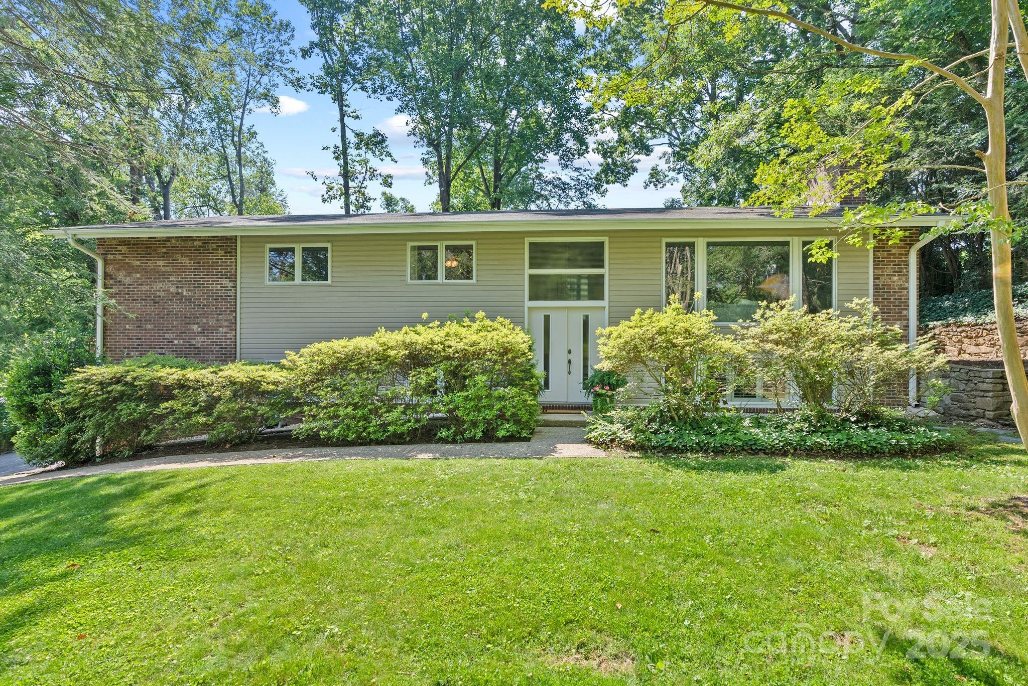 6 Willow Road Asheville NC 28804