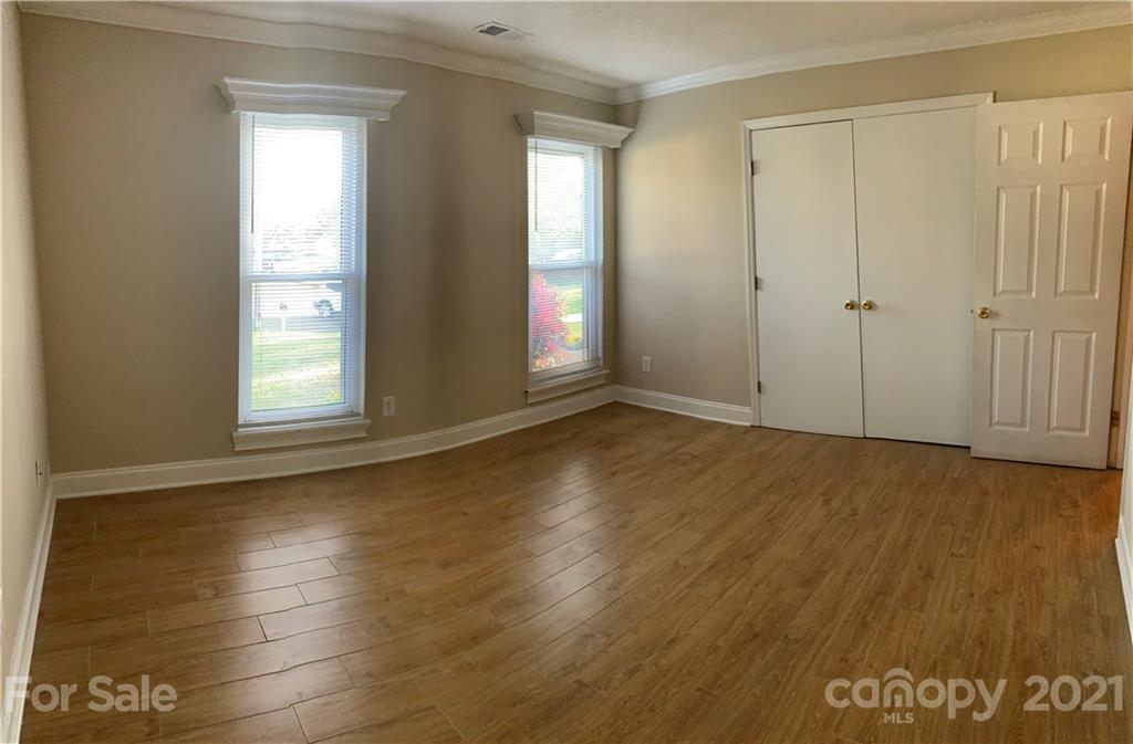 6739 Old Meadow Road Charlotte NC 28227