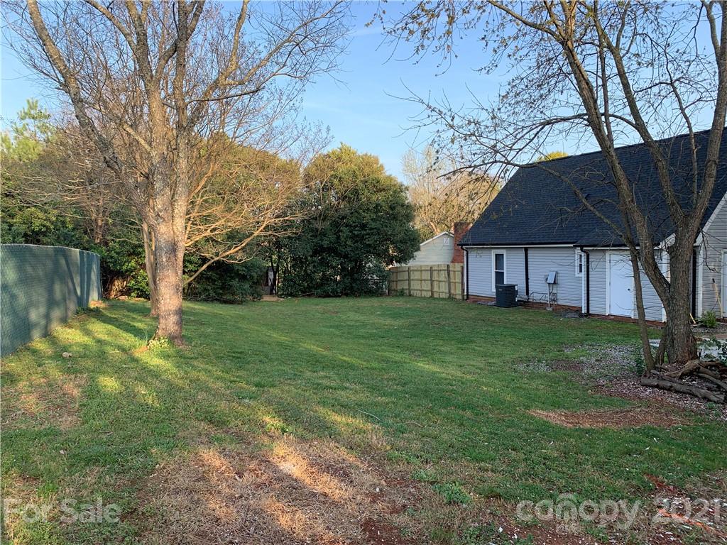 6739 Old Meadow Road Charlotte NC 28227