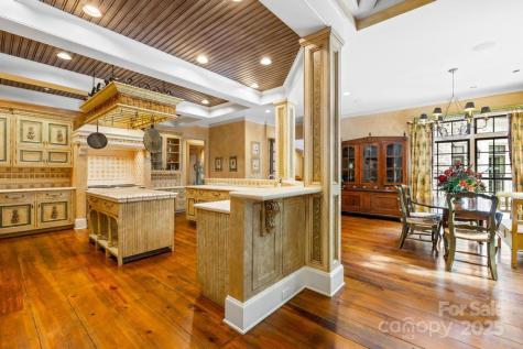 4523 Fox Brook Lane Charlotte NC 28211