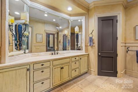 4523 Fox Brook Lane Charlotte NC 28211