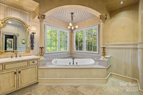 4523 Fox Brook Lane Charlotte NC 28211