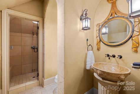 4523 Fox Brook Lane Charlotte NC 28211