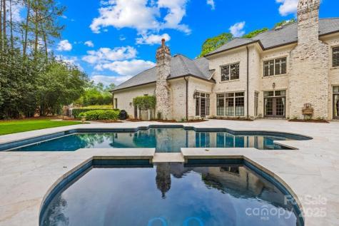 4523 Fox Brook Lane Charlotte NC 28211