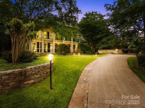 4523 Fox Brook Lane Charlotte NC 28211