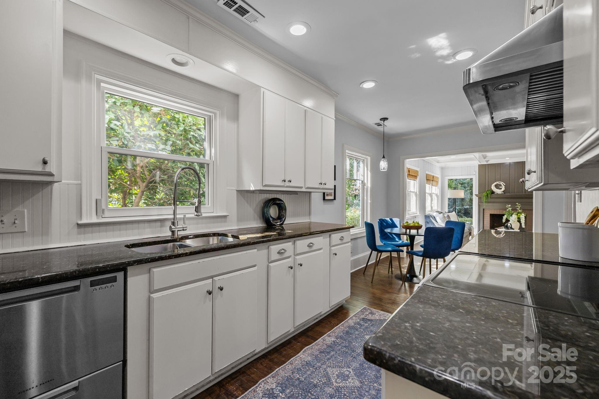 2209 Hassell Place Charlotte NC 28209