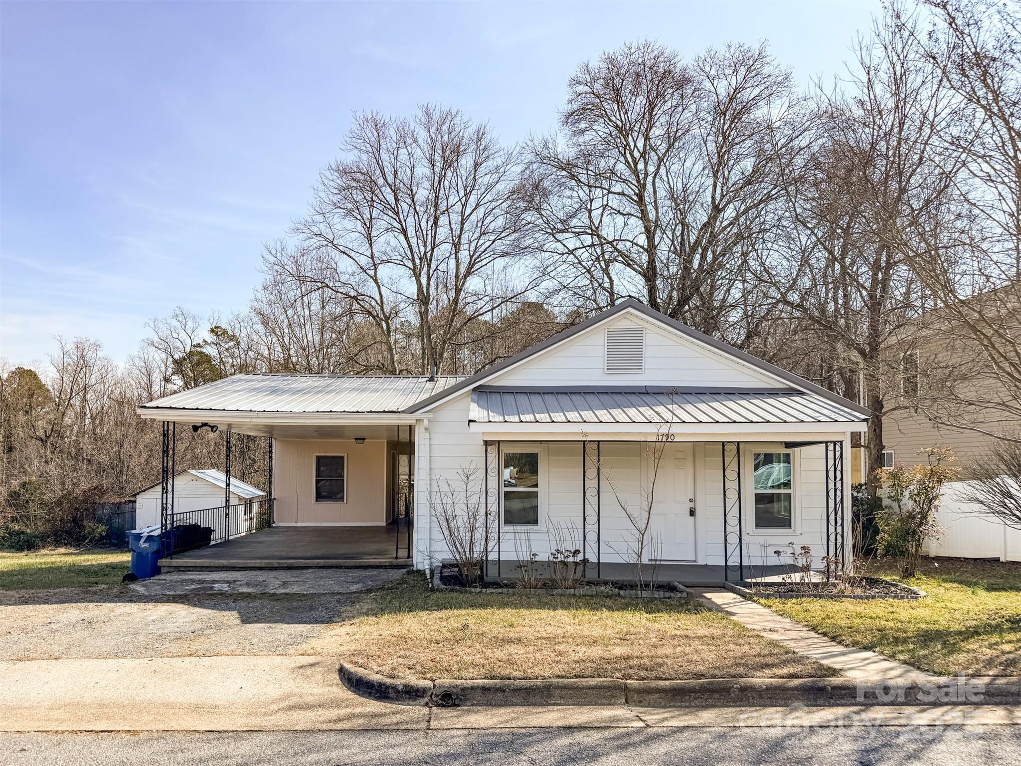 1790 17th Avenue NE Hickory NC 28601