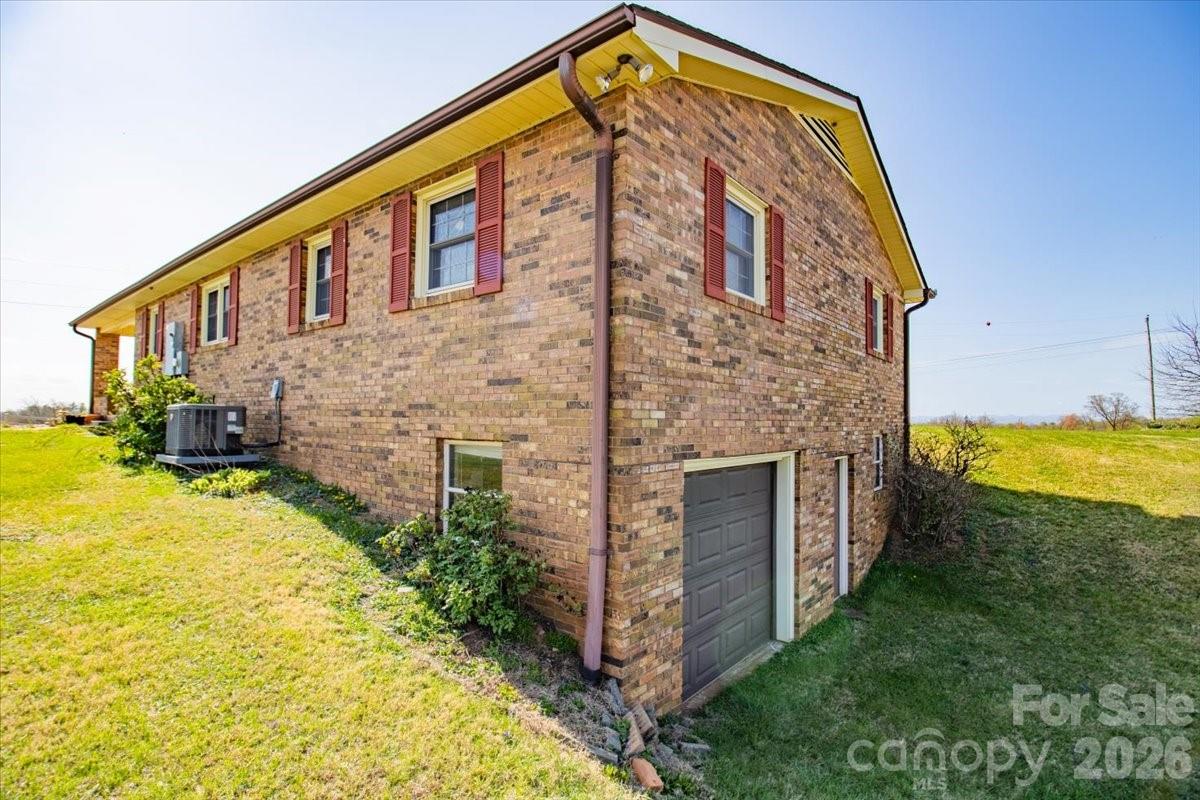 3556 White Plains Road Roaring River NC 28669