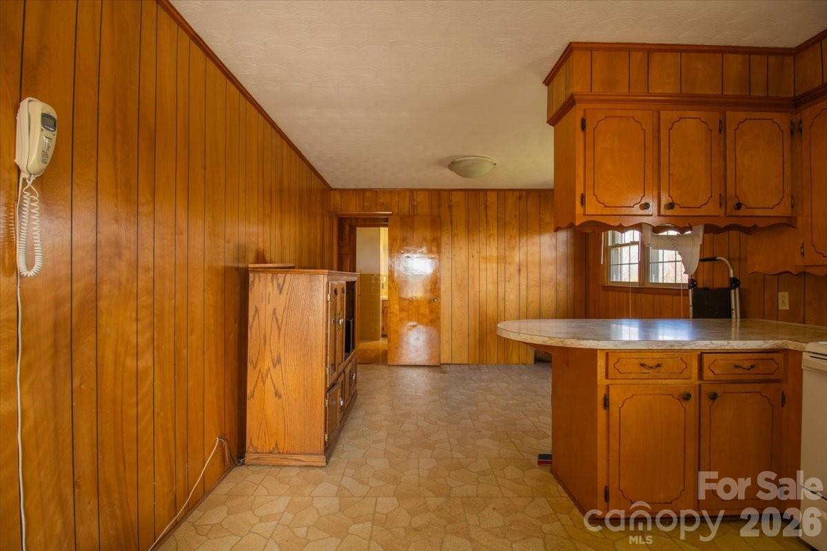 3556 White Plains Road Roaring River NC 28669