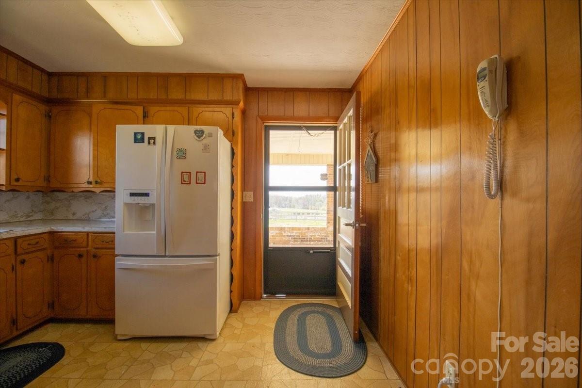 3556 White Plains Road Roaring River NC 28669