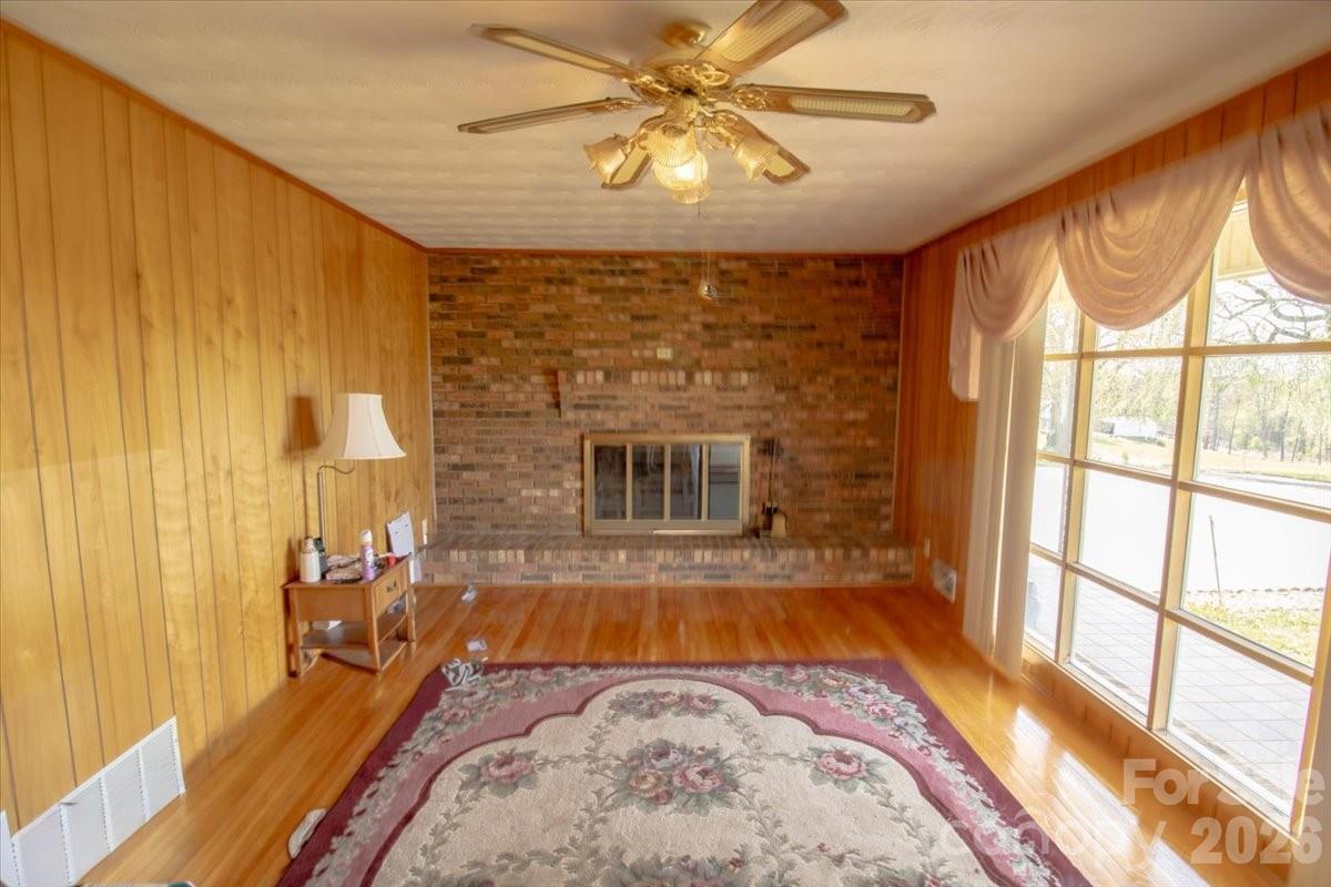 3556 White Plains Road Roaring River NC 28669