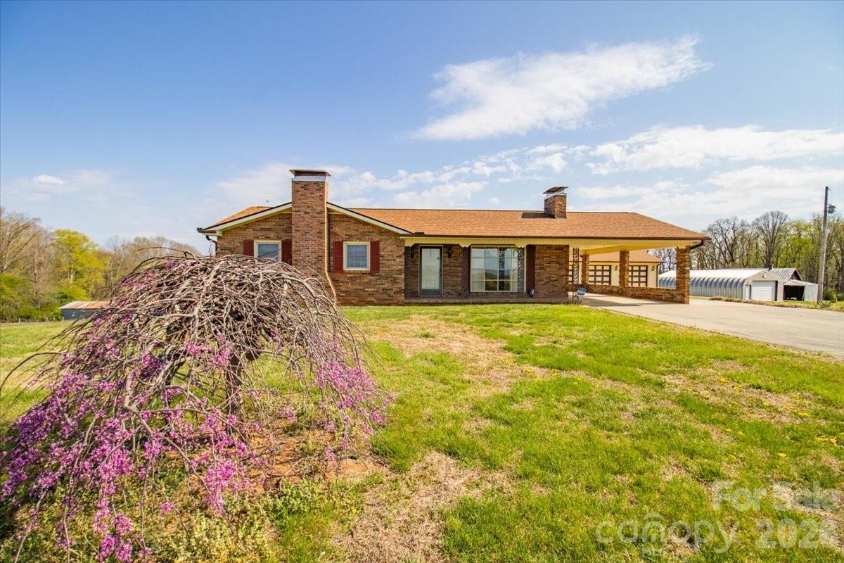 3556 White Plains Road Roaring River NC 28669