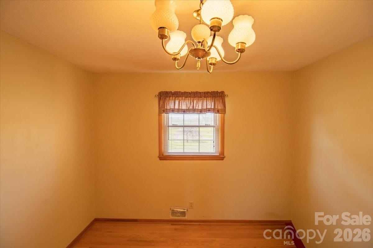 3556 White Plains Road Roaring River NC 28669