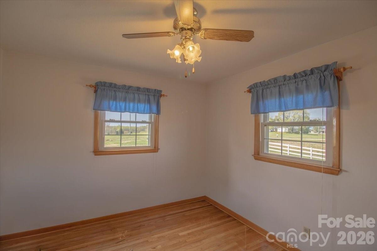 3556 White Plains Road Roaring River NC 28669
