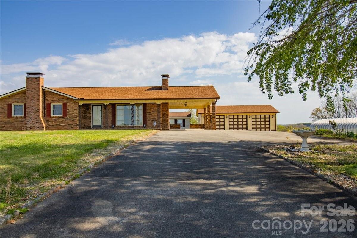 3556 White Plains Road Roaring River NC 28669
