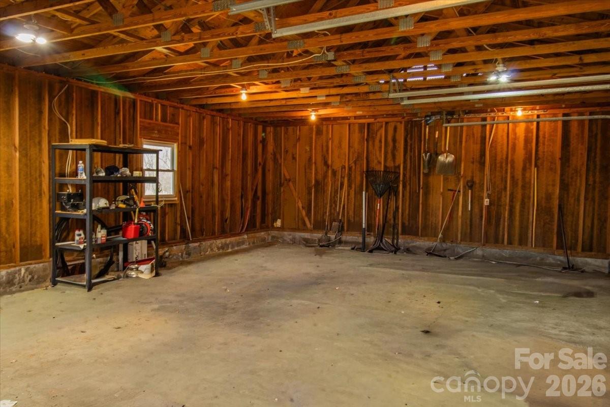 3556 White Plains Road Roaring River NC 28669