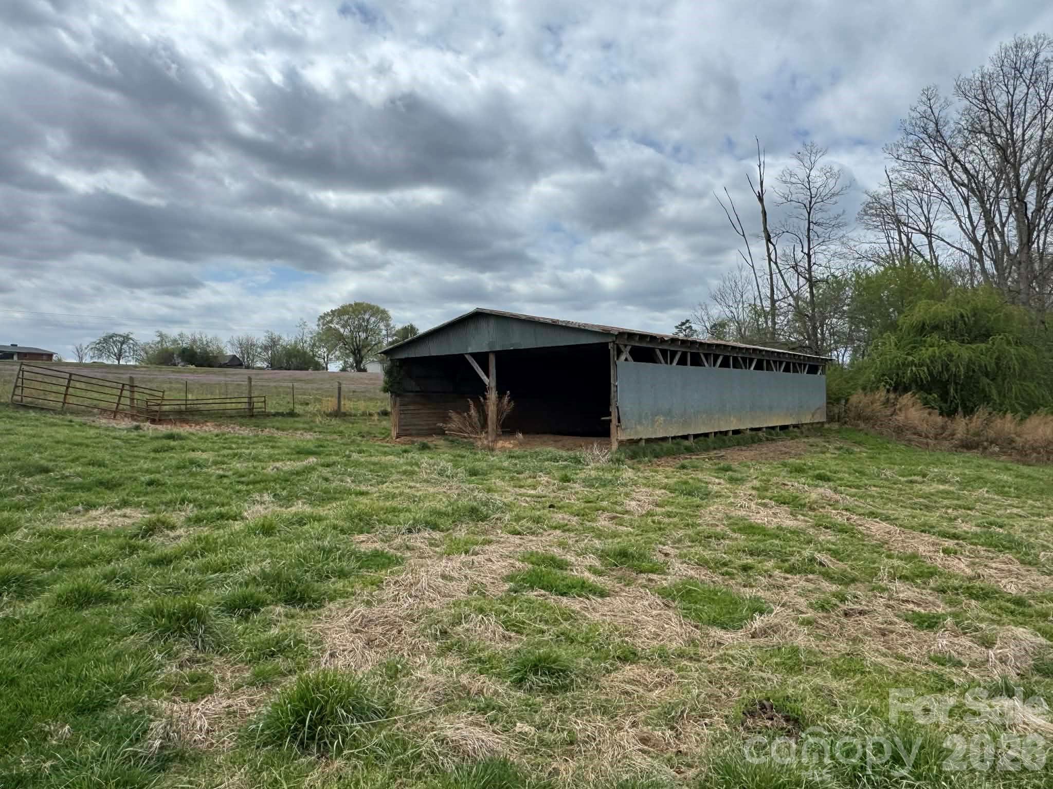 3556 White Plains Road Roaring River NC 28669