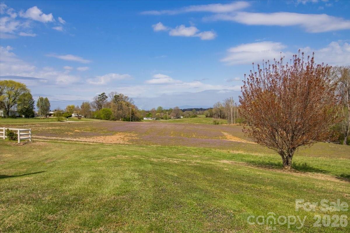 3556 White Plains Road Roaring River NC 28669