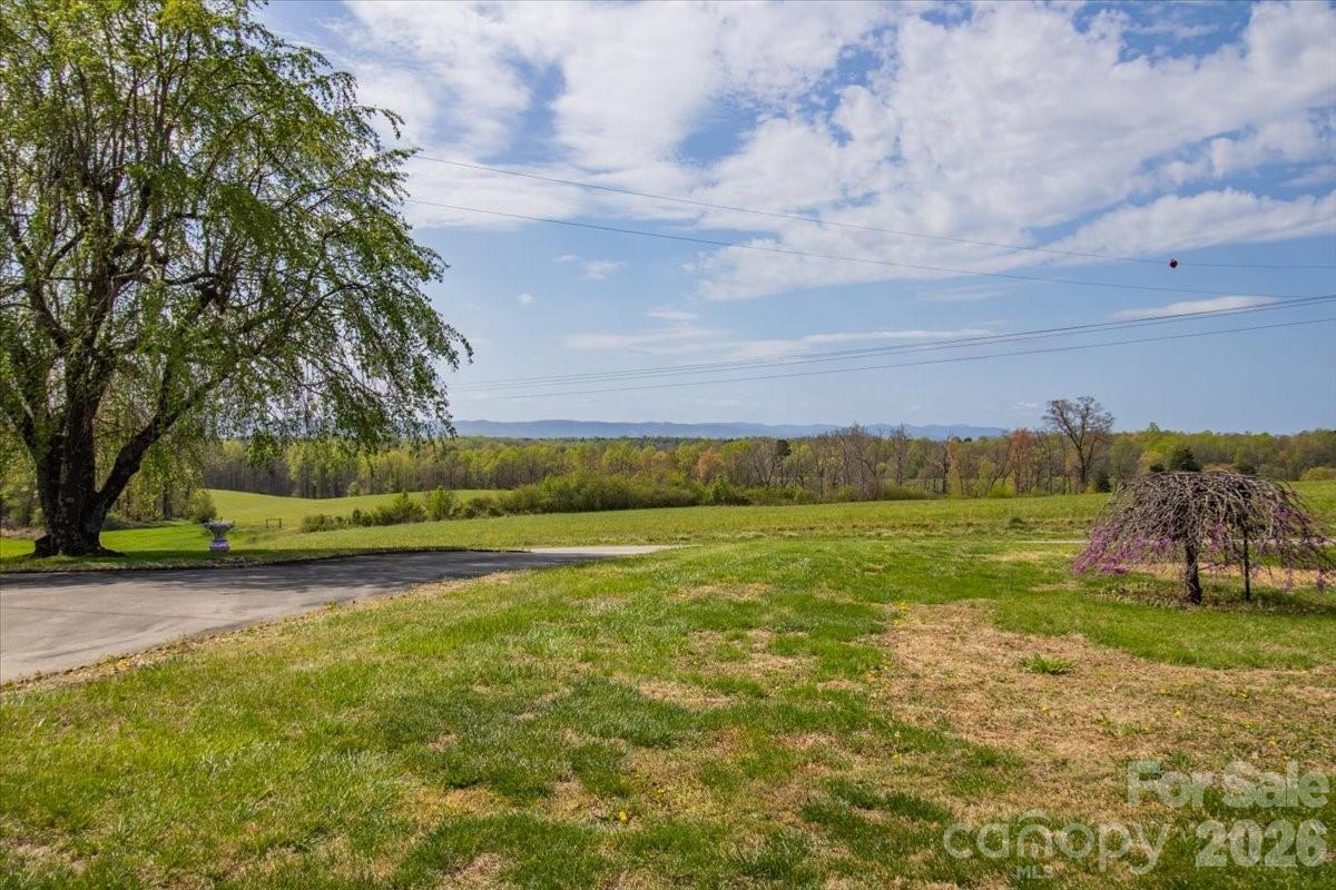 3556 White Plains Road Roaring River NC 28669