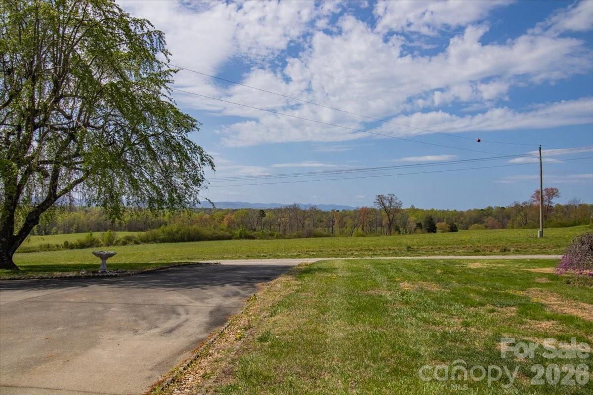 3556 White Plains Road Roaring River NC 28669