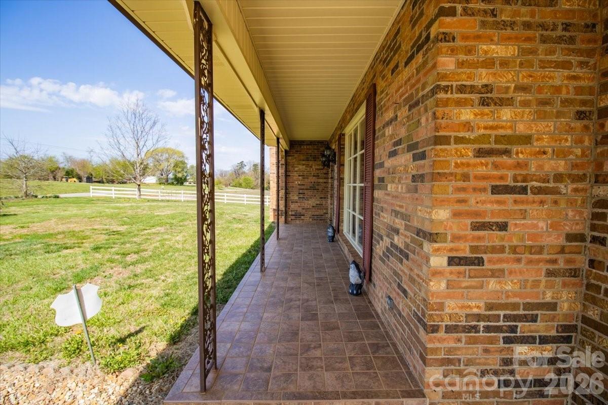 3556 White Plains Road Roaring River NC 28669