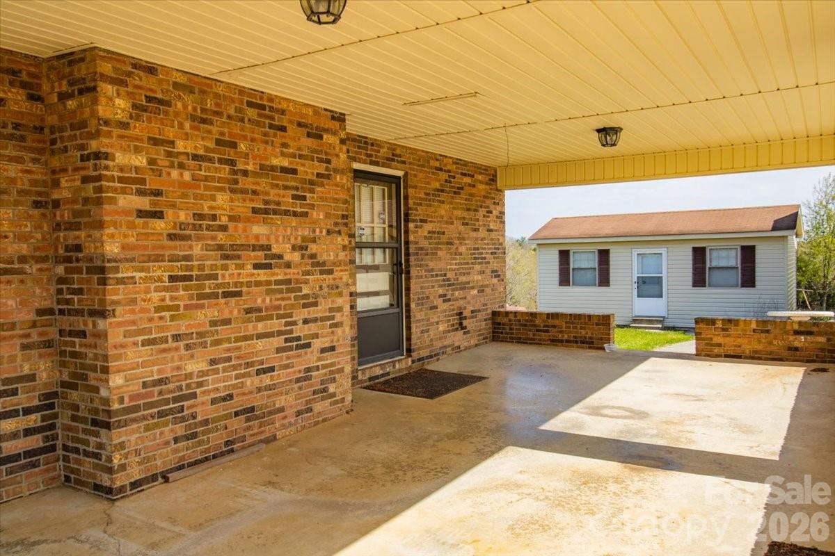 3556 White Plains Road Roaring River NC 28669