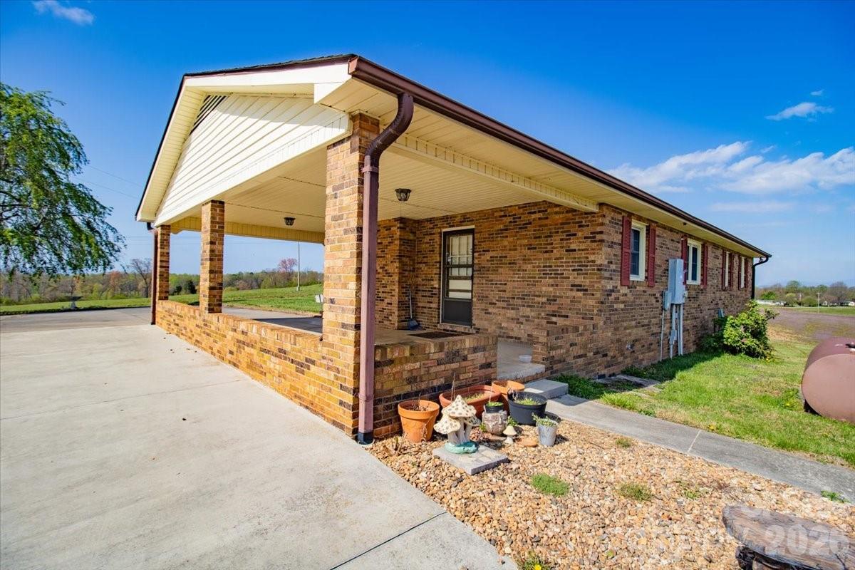 3556 White Plains Road Roaring River NC 28669