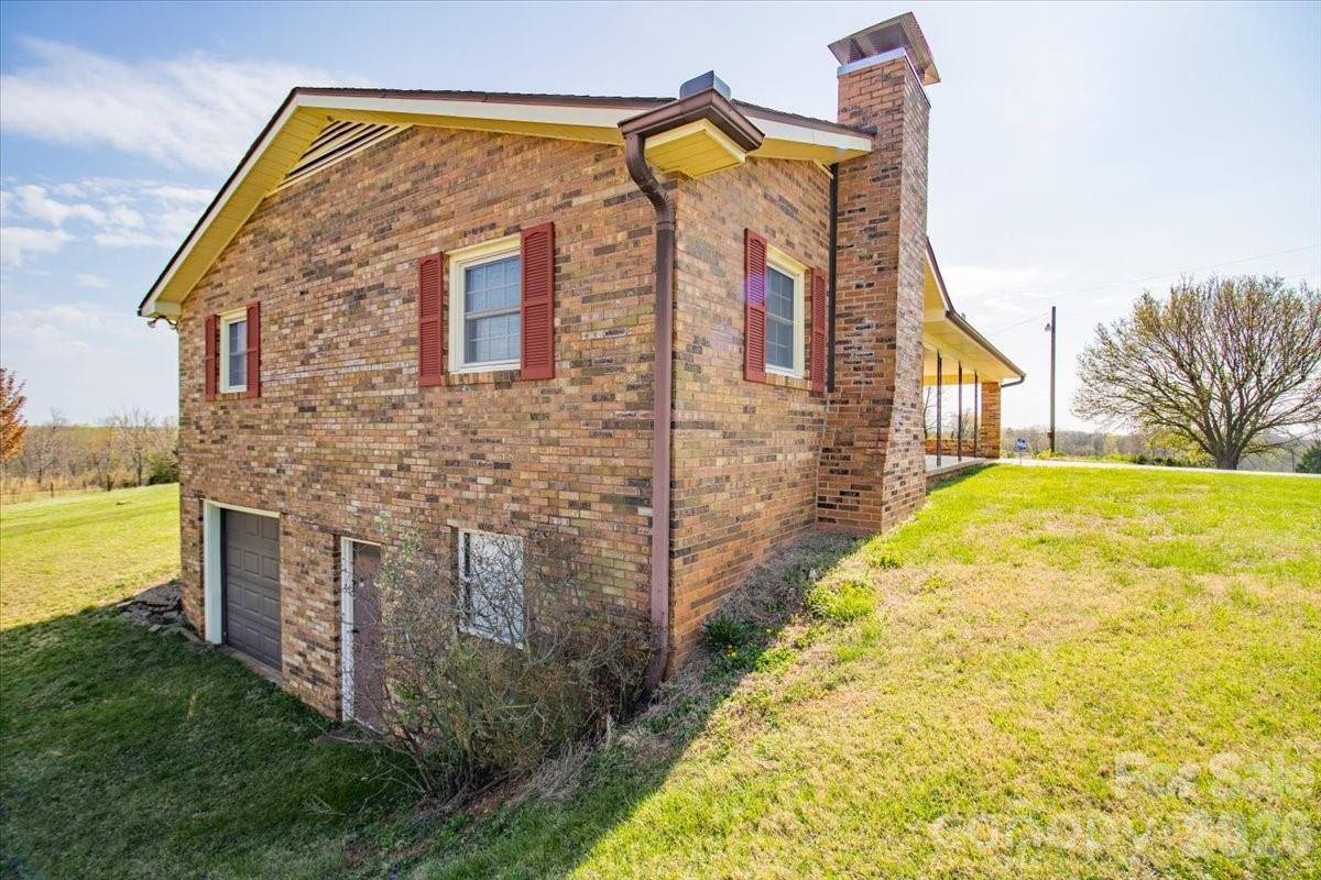 3556 White Plains Road Roaring River NC 28669