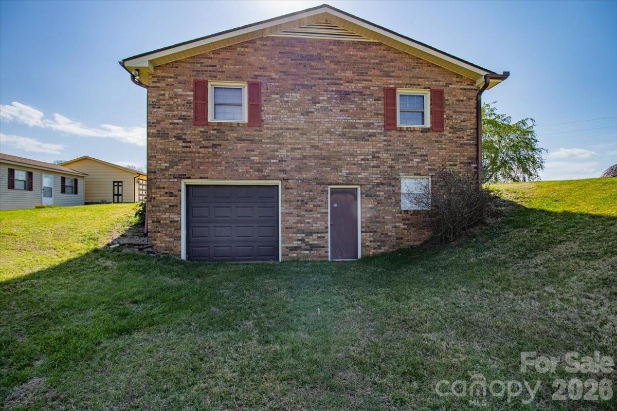 3556 White Plains Road Roaring River NC 28669