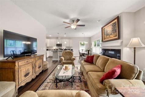 9 Vedder Way Swannanoa NC 28778
