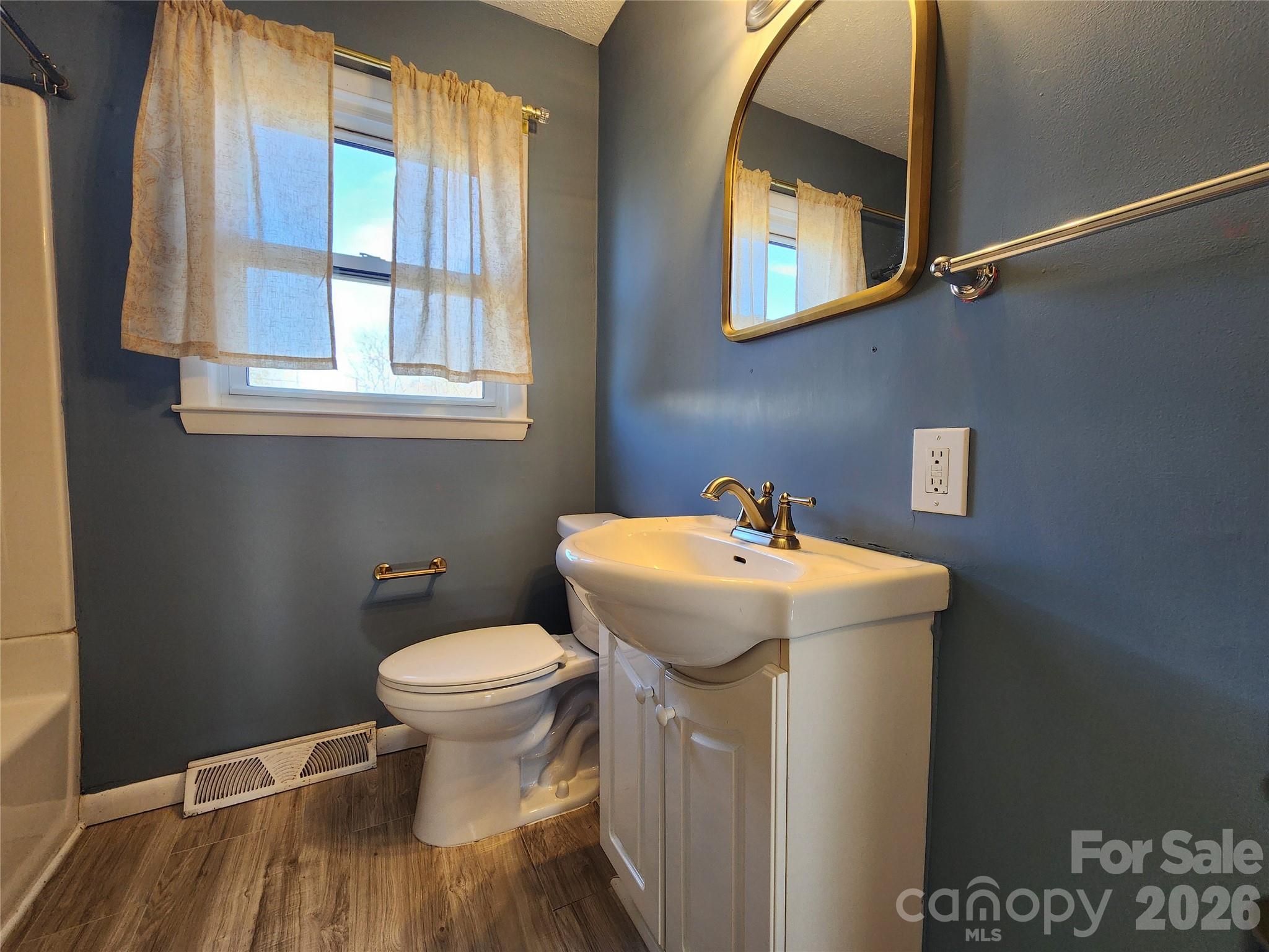 31 Stanley Street Candler NC 28715