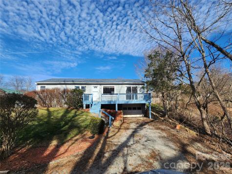 31 Stanley Street Candler NC 28715